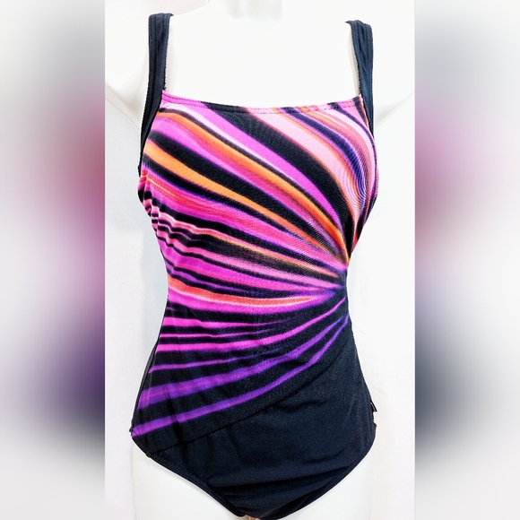 ✨3/$12 Reebok Retro Style One Piece Swimsuit size 8 - Picture 1 of 4
